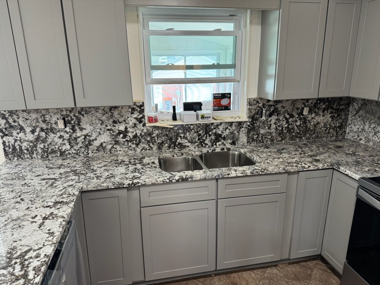 Kitchen Granite Countertop with splashes of black and white
